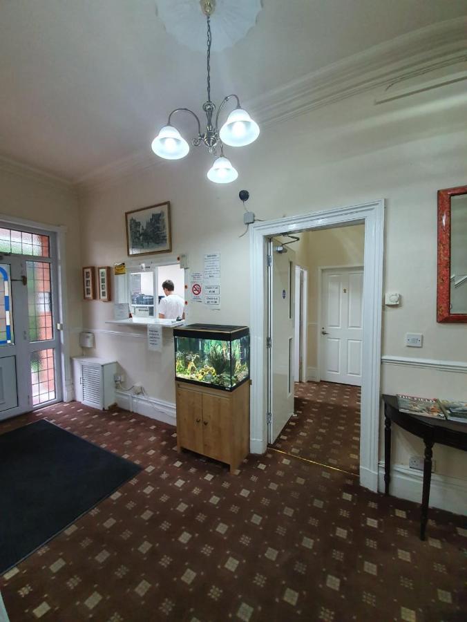 The Handforth Lodge Buitenkant foto