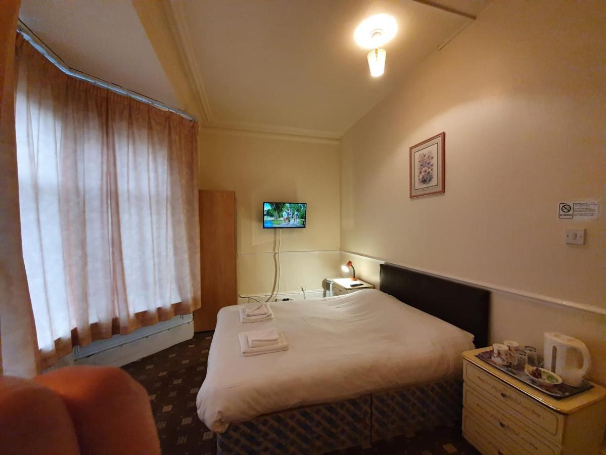 The Handforth Lodge Buitenkant foto