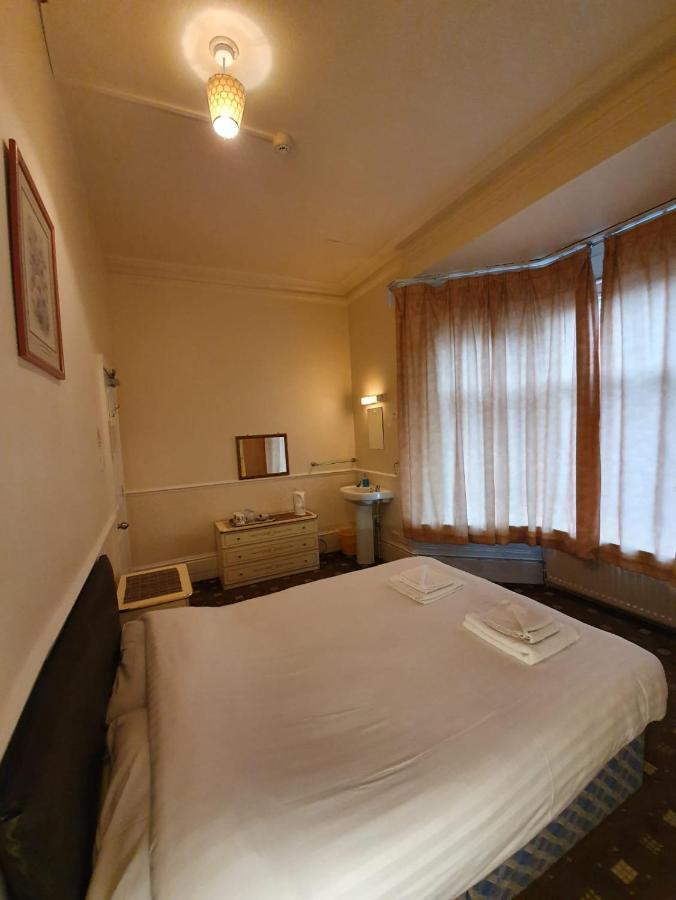 The Handforth Lodge Buitenkant foto