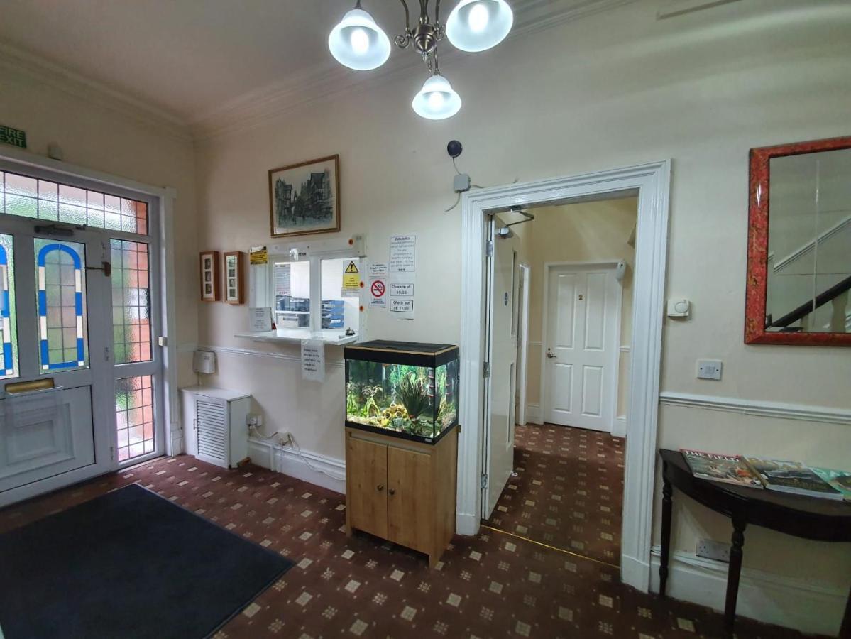 The Handforth Lodge Buitenkant foto