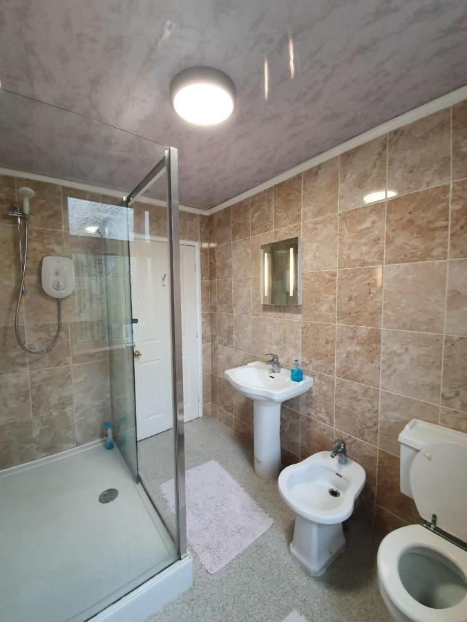 The Handforth Lodge Buitenkant foto